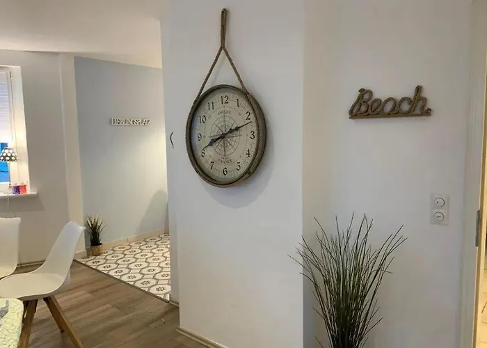 Semesterbostad Ferienhaus-strandallee95-direkt-am-strand