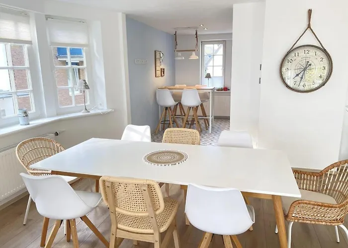 Semesterbostad Ferienhaus-strandallee95-direkt-am-strand *